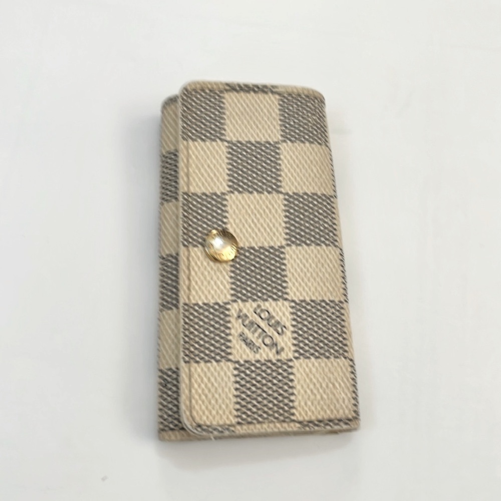 Louis Vuitton key case. Very good condition